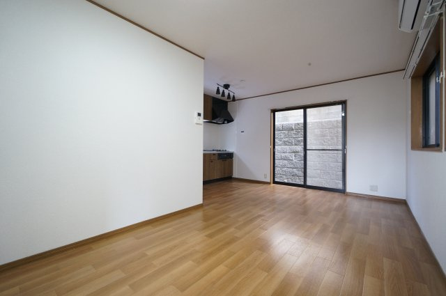 グラド横戸町の居間・リビング|ご見学・ご契約時の送迎可能！