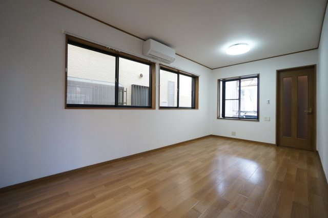 グラド横戸町の居間・リビング|オンライン対能応可！