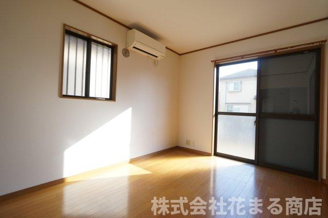 土井貸家の居間・リビング|物件、駅でお待ち合わせでのご案内歓迎！