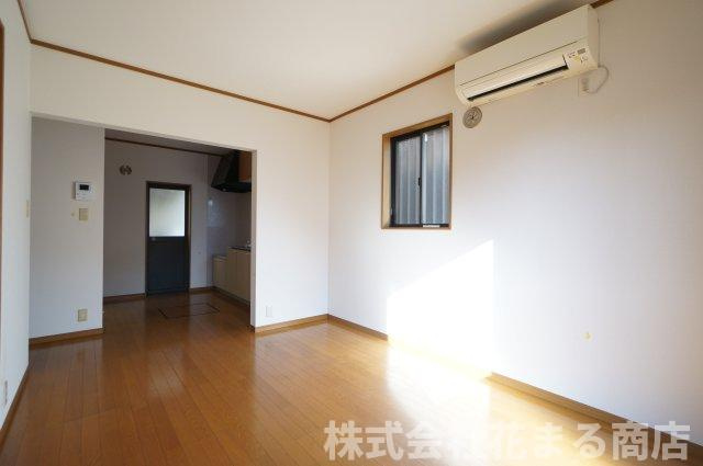 土井貸家の居間・リビング|物件、駅でお待ち合わせでのご案内歓迎！