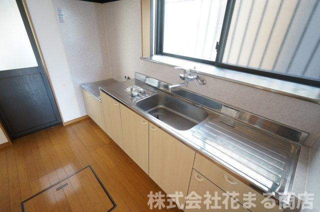 土井貸家のキッチン|物件、駅でお待ち合わせでのご案内歓迎！