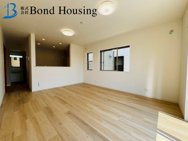 水回りリフォーム物件　玉津町二ツ屋　中古戸建の居間・リビング|ゆったりとした居間です