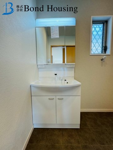 水回りリフォーム物件　玉津町二ツ屋　中古戸建の独立洗面台|朝の身支度には欠かせない独立洗面化粧台