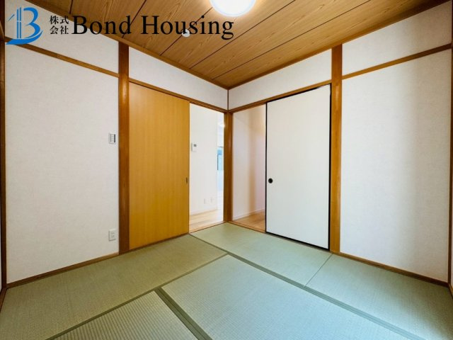 水回りリフォーム物件　玉津町二ツ屋　中古戸建の和室|明るい和室です