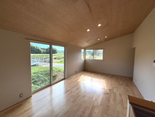 旭志建売の居間・リビング|ゆったり過ごせる居間です