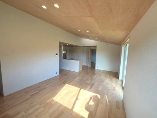 旭志建売の居間・リビング|使いやすい居間です