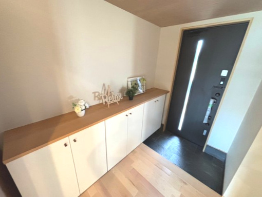 旭志建売の玄関|明るい玄関です