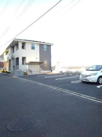 サンライズヒルⅥの駐車場