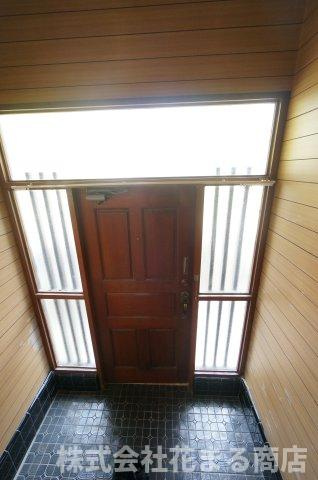 生実町T邸戸建の玄関|物件、駅でお待ち合わせでのご案内歓迎！