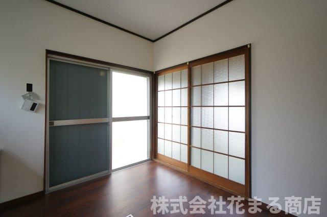 生実町T邸戸建の居間・リビング|物件、駅でお待ち合わせでのご案内歓迎！
