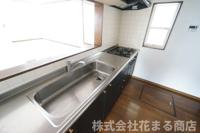 仁戸名町貸家のキッチン|物件、駅でお待ち合わせでのご案内歓迎！