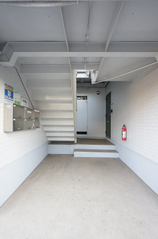 タウンコート旭町のエントランス|初期費用ご相談ください！