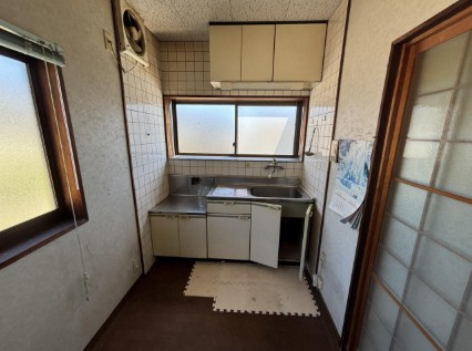 【水回り2系統！】高知市横浜東町　中古一戸建てのキッチン|1F・2Fそれぞれに生活動線があり、朝の支度も重なりません