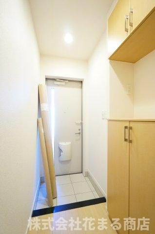 ヴェルジュドゥソレイユの玄関|物件、駅でお待ち合わせでのご案内歓迎！