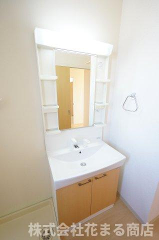 ヴェルジュドゥソレイユの独立洗面台|物件、駅でお待ち合わせでのご案内歓迎！