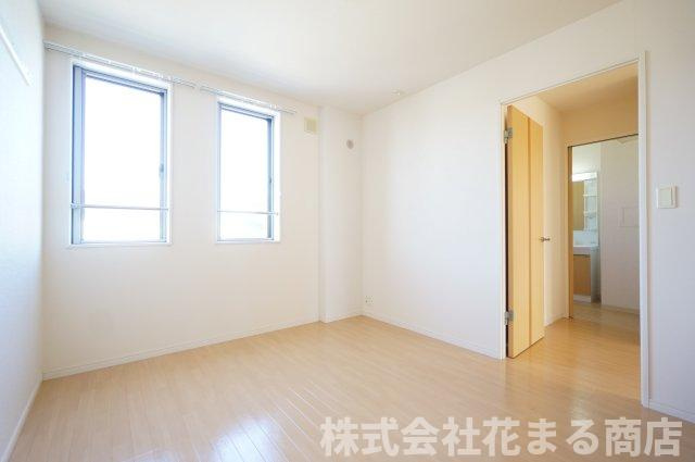 ヴェルジュドゥソレイユの洋室|物件、駅でお待ち合わせでのご案内歓迎！