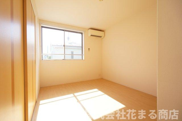 ヴェルジュドゥソレイユの洋室|物件、駅でお待ち合わせでのご案内歓迎！