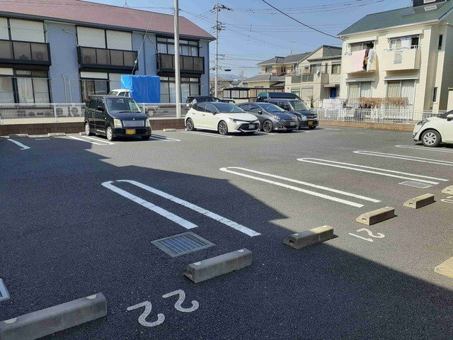 ブライトフラワーＣの駐車場