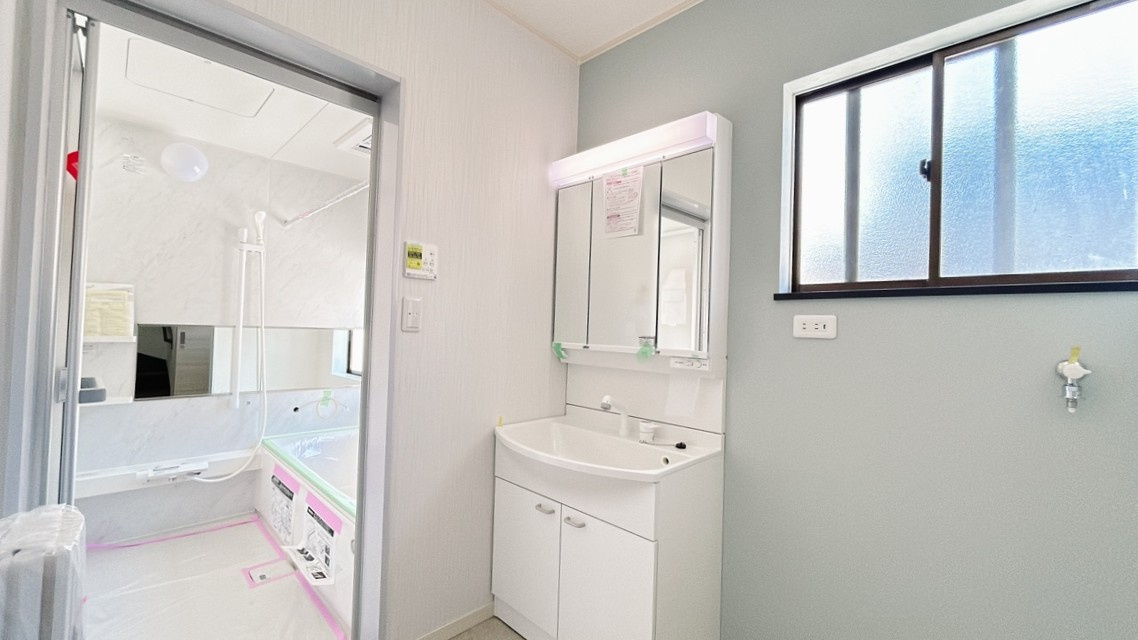 いわき市【常磐湯本町宝海】　不動産プラス　の独立洗面台|独立洗面台、小物を置くことができて便利です