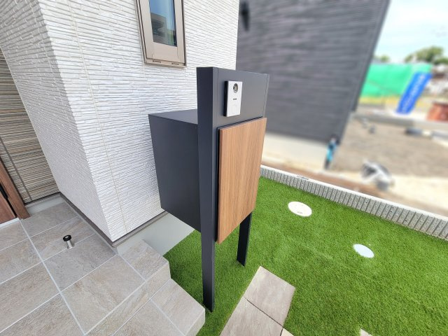 三田小学校前・新築戸建の玄関