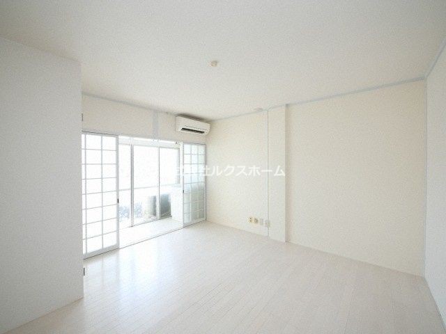 ヴィラナリー元町の居間・リビング