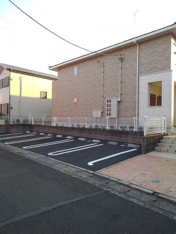 リバージュ厚木Ⅴの駐車場