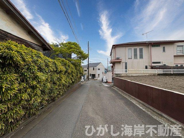 茅ヶ崎市浜須賀　新築戸建の前面道路含む現地写真|4月6日撮影　建築前　現地外観