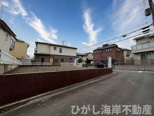 茅ヶ崎市浜須賀　新築戸建の前面道路含む現地写真|4月6日撮影　建築前　現地外観