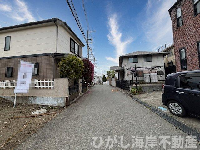 茅ヶ崎市浜須賀　新築戸建の前面道路含む現地写真|4月6日撮影　建築前　現地外観