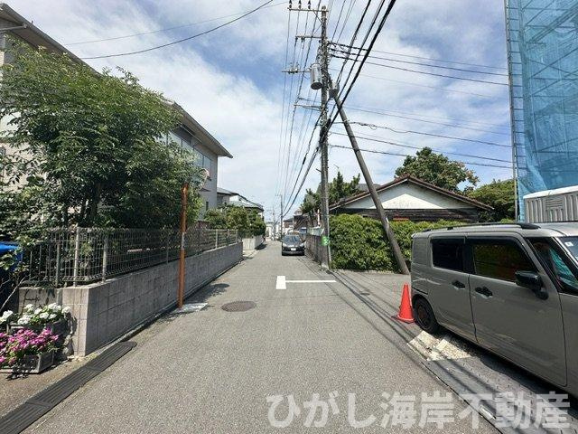 茅ヶ崎市浜須賀　新築戸建の前面道路含む現地写真|4月6日撮影　建築前　現地外観