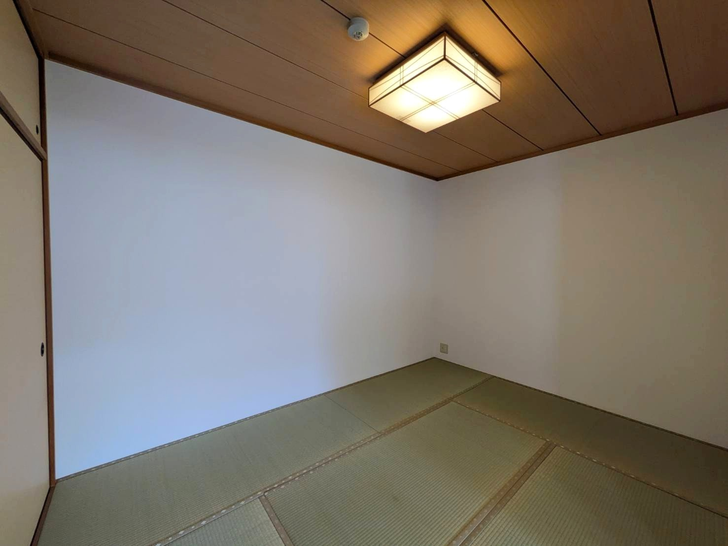 リベール厚生町の和室|◆和室の扉を開放することでより広い空間へと早変わり！お子様の遊び場や来客用のスペースとしてもおすすめです。