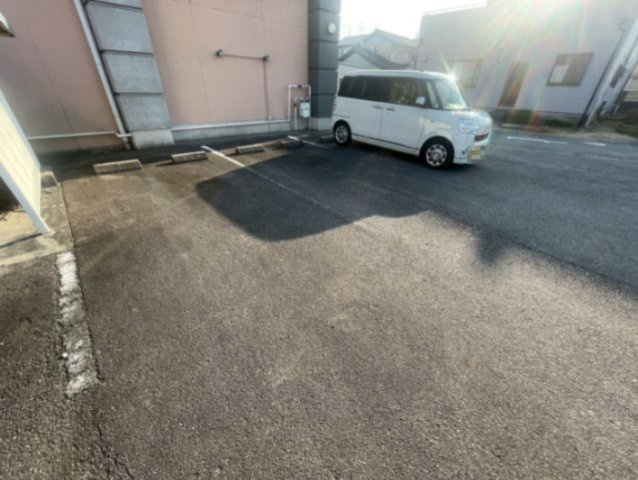 高浜市住居付き店舗の駐車場
