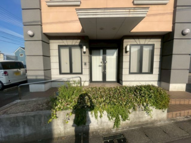 高浜市住居付き店舗の玄関