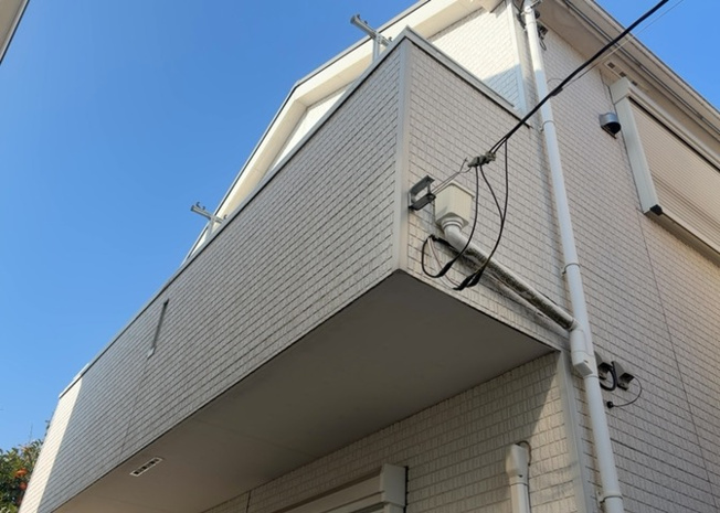 【バルコニー】 | バルコニーは、室外の専用スペースのうち、「屋根がなく開放された空間」であるものを指します。ベランダより広いタイプのものが多く、日当たりもよいため家庭菜園などを楽しみたい人にとって適した環境となります。