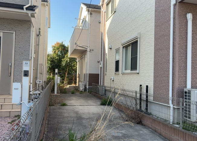 【外観】 | 物件の詳細については、現地を見てわかること以外に、役所や法務局などで調べないとわからないことがあります。そのため、現地に行く場合は、もしこの物件を買ったらどのような生活ができるかをイメージしましょう。