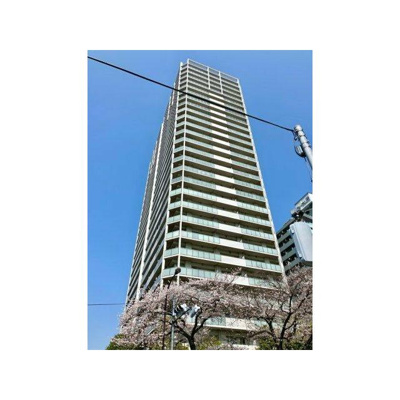 【外観】 | プラウドタワー練馬 | 鉄筋コンクリート造のがっちりとした建物。