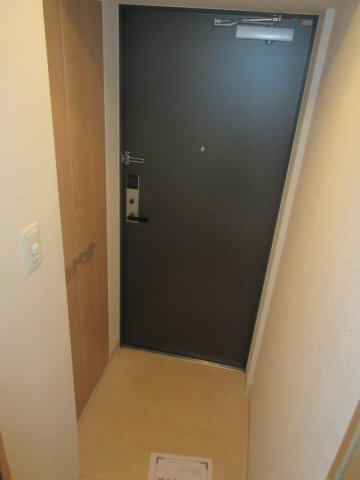 エスリード天神橋筋六丁目の玄関