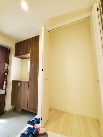 三郷市　早稲田5丁目　新築戸建　全1棟の玄関|施工例です