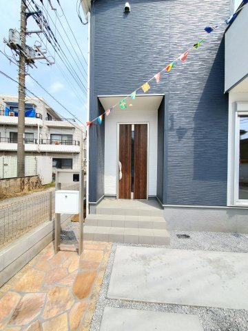 三郷市　早稲田5丁目　新築戸建　全1棟の玄関|施工例です