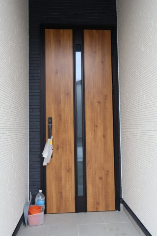 《仲介手数料無料》上尾市大字大谷本郷102-4新築一戸建てグラファーレの玄関