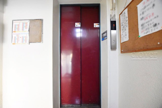 【設備】 | 三鷹紅林マンション | 無いと困ってしまう設備の筆頭がエレベーター。定期的なメンテナンスが必要な大型機械です。よく整備されていることをご確認ください。～即日のご見学可能～　お問合せはお気軽にどうぞ。
