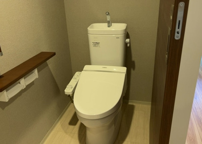 【トイレ】 | ダイヤモンドライフ森の里ヒルズ　 | トイレは大きさや形、機能、抗菌性などが異なる多種多彩なタイプが各メーカーから出ています。それぞれに良さがあるため、事前にどういったタイプのトイレがいいのかをご家庭内で決めて、内見に行くといいでしょう。
