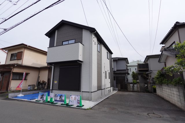 川越市小仙波町２丁目44-18の前面道路含む現地写真