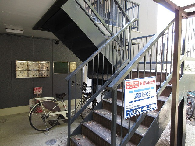 メゾン天神山のエントランス