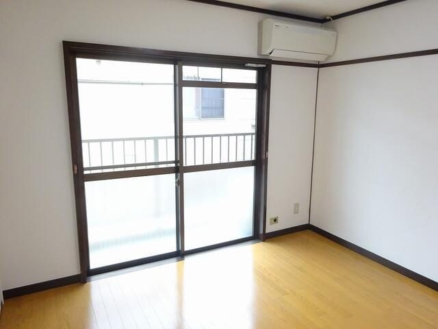 等々力ＱＳハイムの居間・リビング