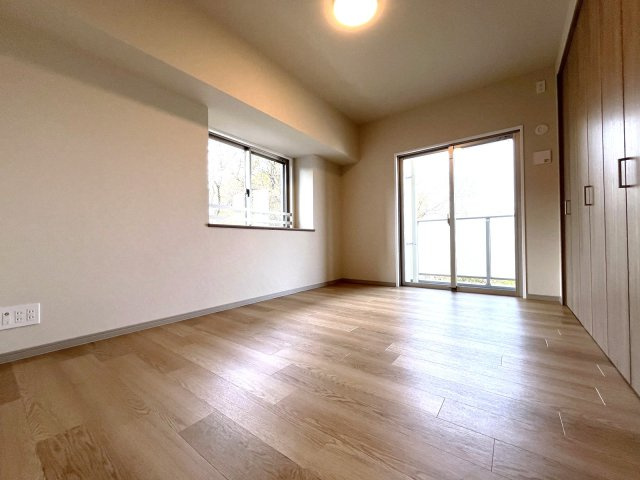 アーバンパレス小笹ステージの洋室|二面採光のお部屋なので居心地が良いお部屋になりそうですね♪