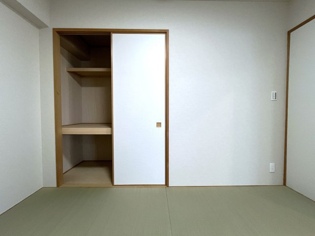 アーバンパレス小笹ステージの収納|和室の部屋にも収納付き！収納場所が多いのでその分お部屋を大きく使えますよ♪