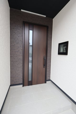 《仲介手数料無料》上尾市大字大谷本郷102-4新築一戸建てグラファーレの玄関