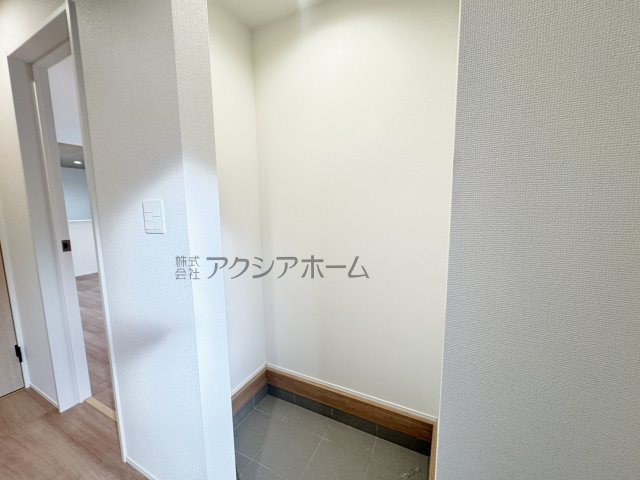 入間市下藤沢4丁目・全5棟　新築一戸建　2号棟の収納|シューズクローク