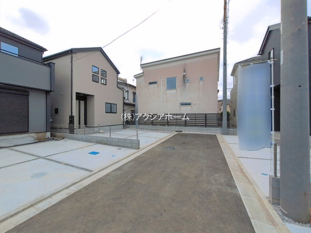 入間市下藤沢4丁目・全5棟　新築一戸建　2号棟の前面道路含む現地写真